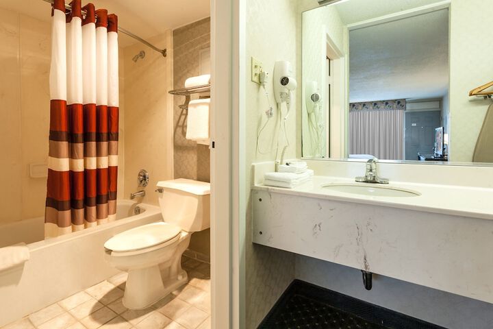 Deluxe 2 Double Beds Accessible (8 of 9)