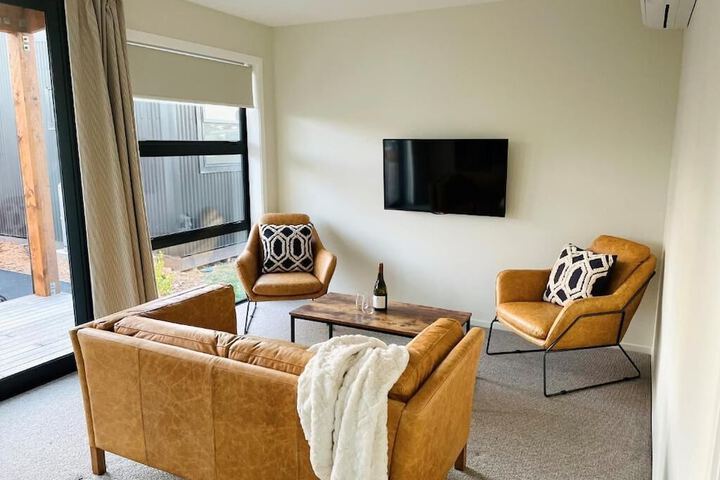 Room 10 of 16