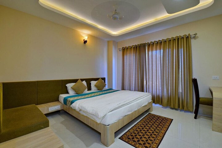 Room 13 of 37