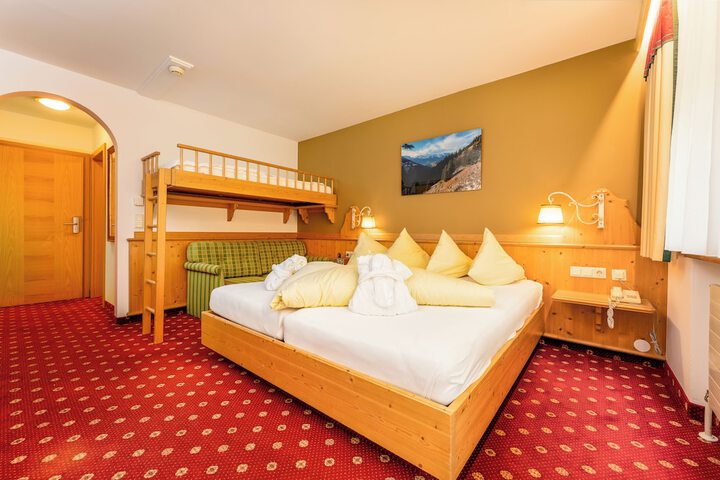 Room 4 of 38