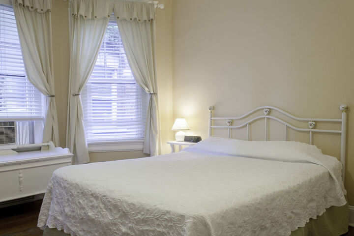 Room 4 of 99