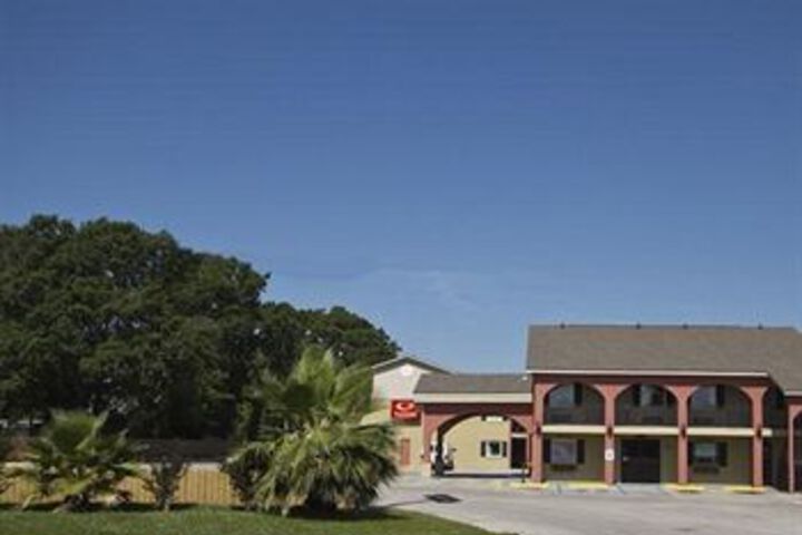 Photo of Econo Lodge Inn & Suites
