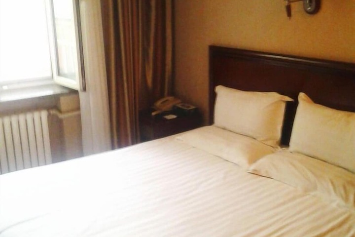 Room 5 of 10
