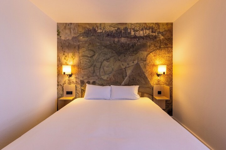 Room 19 of 105