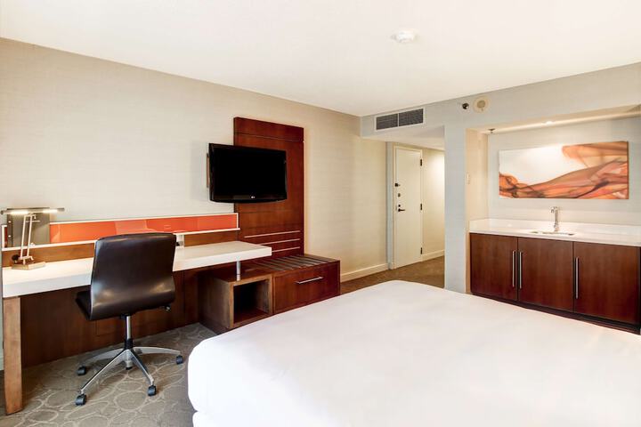 Room 26 of 100