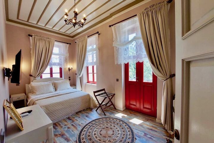 Room 4 of 69