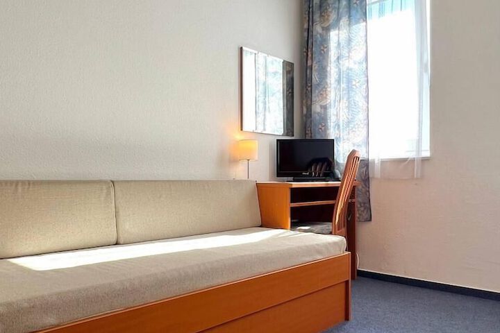 Room 34 of 137