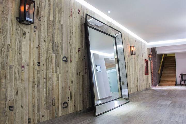 Entrance & Lobby