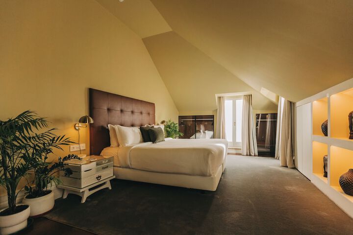 Room 85 of 274
