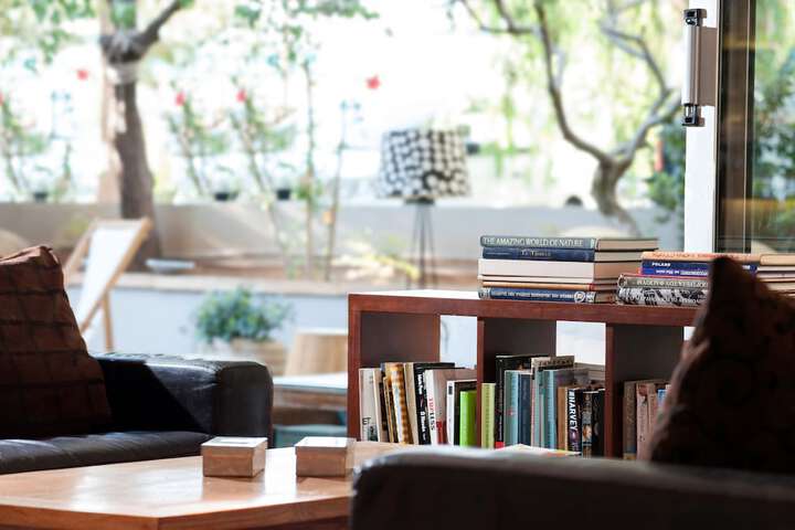 Lounge 70 of 85