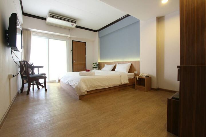 Room 3 of 40