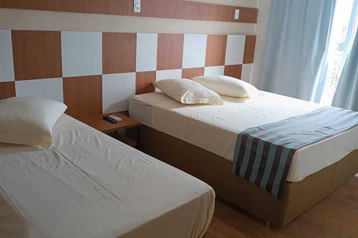 Room 6 of 13