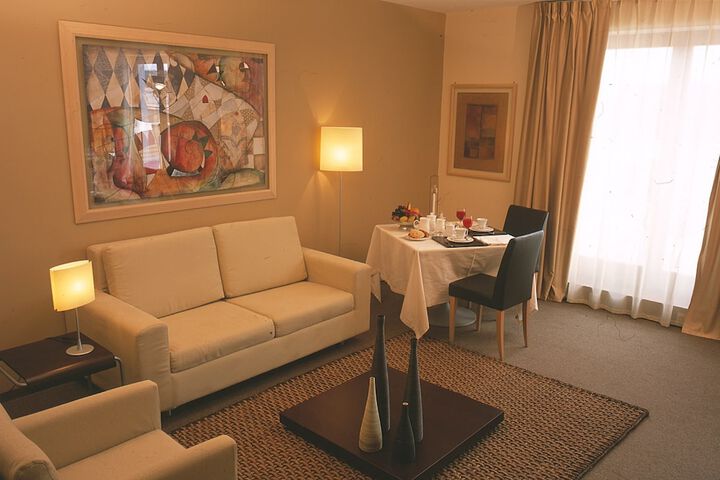 Room 8 of 35