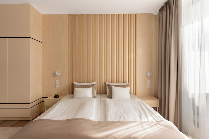 Room 3 of 8