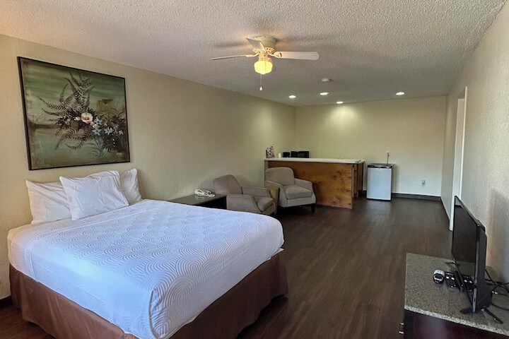 Room 5 of 10