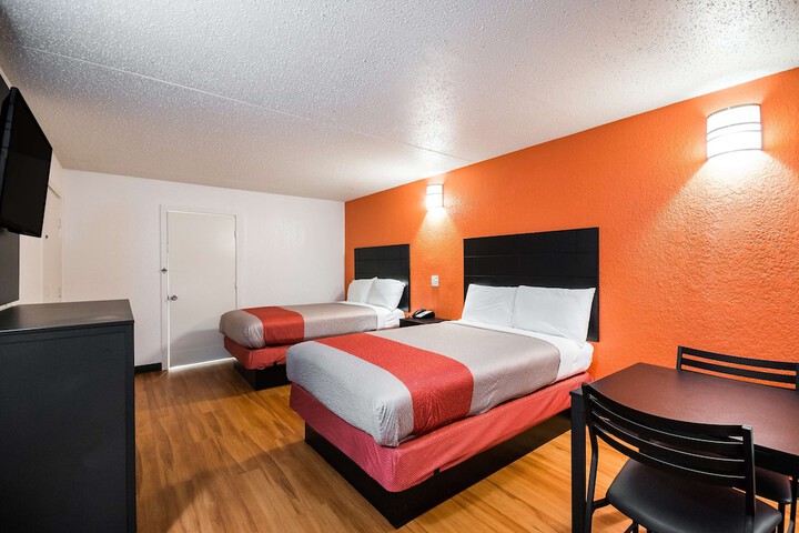 Room 11 of 36