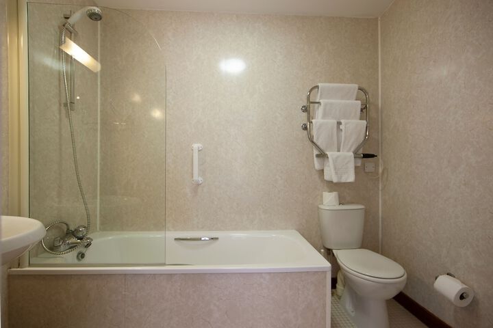 Room 52 of 103