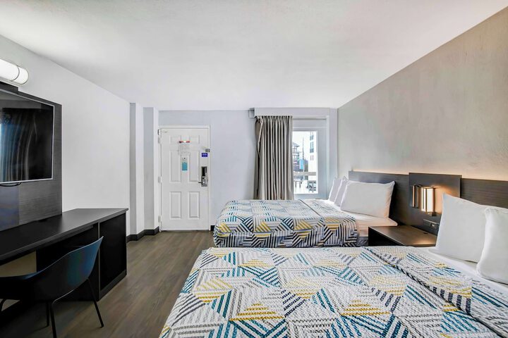Room 10 of 26