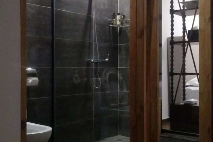 Room 24 of 174