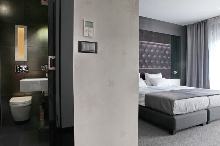 Room 38 of 267