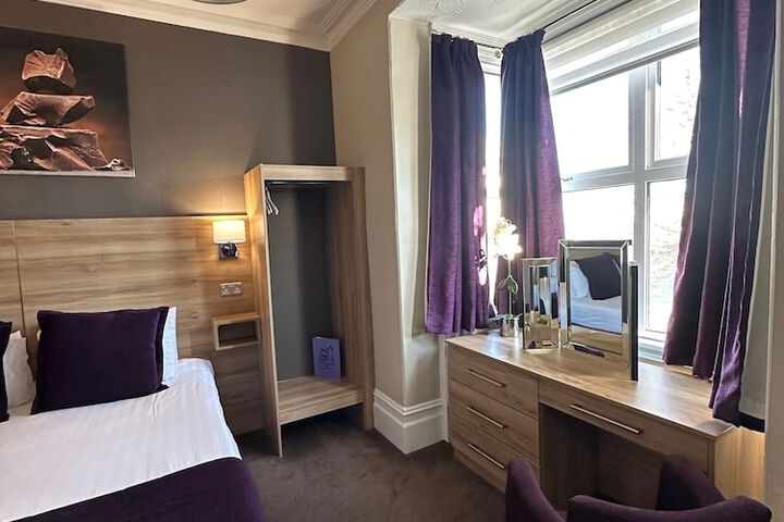 Room 53 of 193