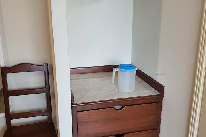 Room 8 of 40