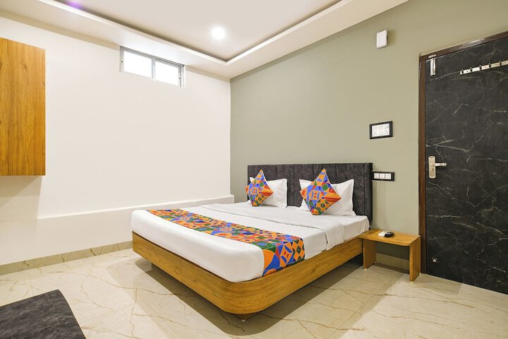 Room 10 of 29