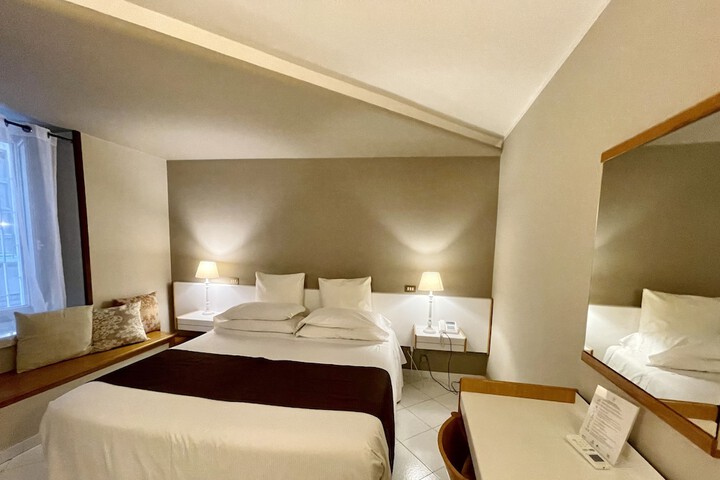 Room 40 of 61