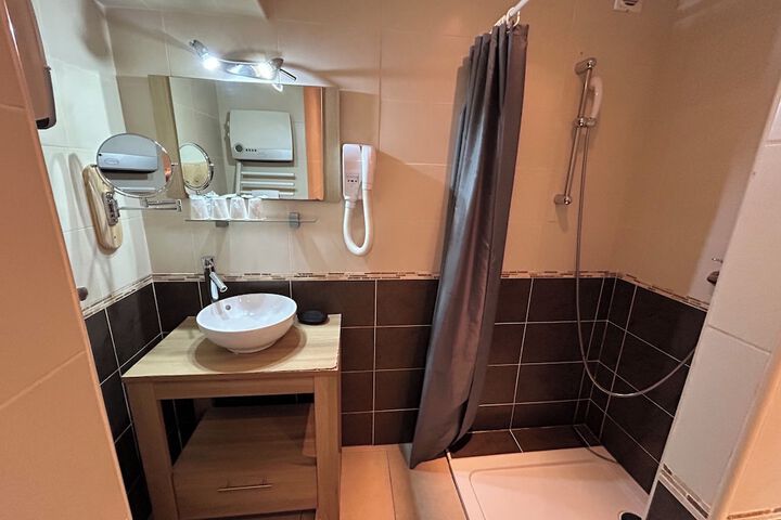 Room 34 of 61