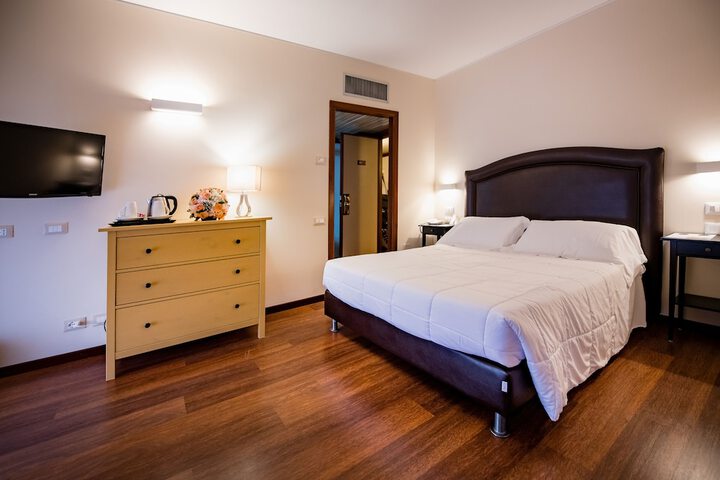 Room 28 of 80