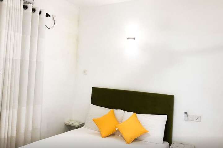 Room 5 of 18