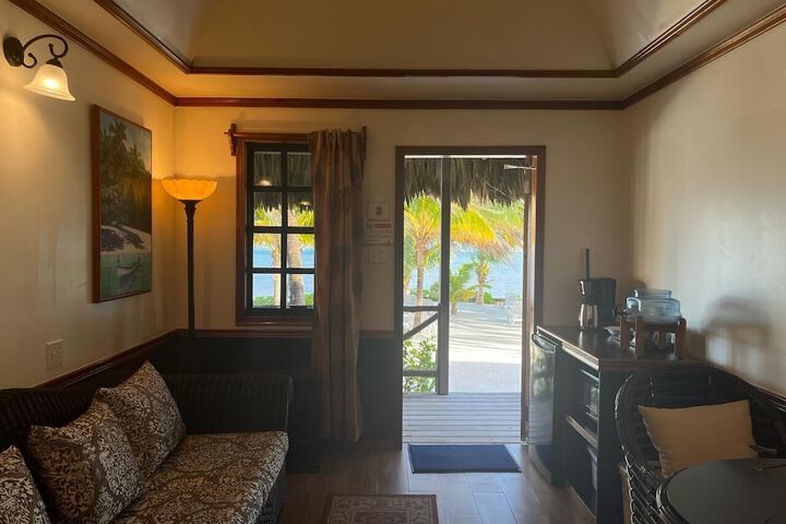 Room 43 of 272