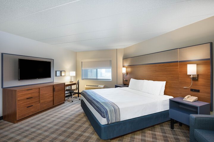 1 King Bed Deluxe Room (13 of 17)