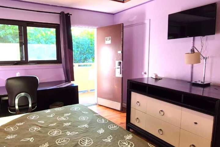 Room 8 of 43
