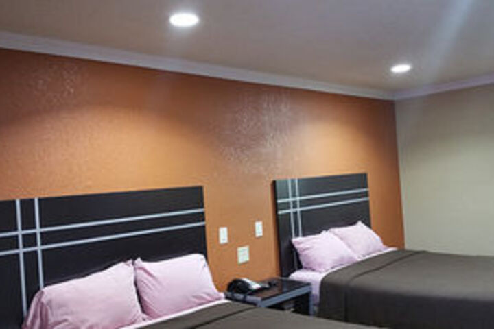 Room 5 of 10