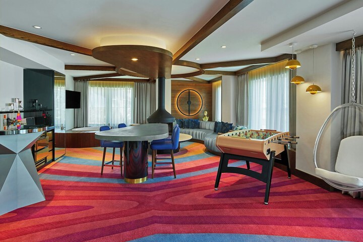 Room 27 of 68