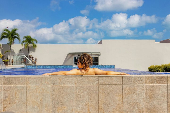 Hotel with Pool