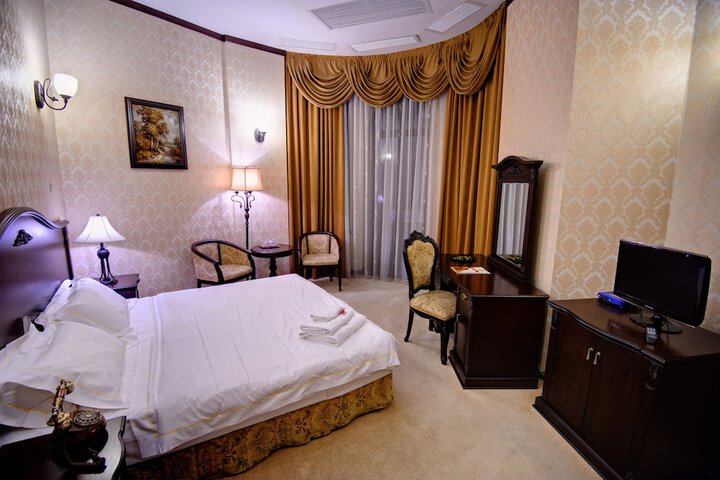 Room 4 of 26