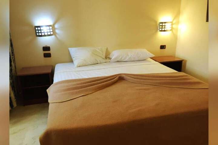 Room 5 of 28