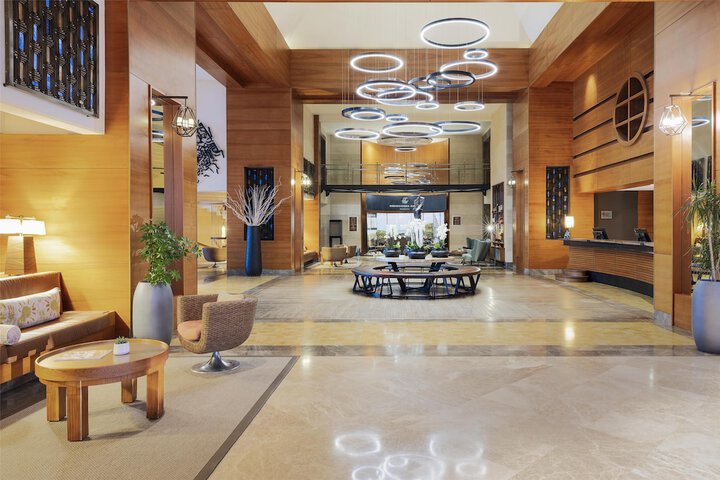 Entrance & Lobby
