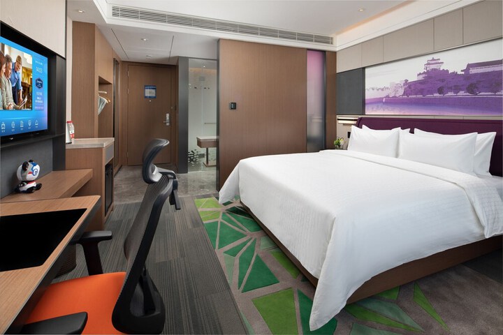 Room 8 of 42