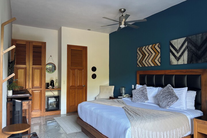 Room 53 of 137