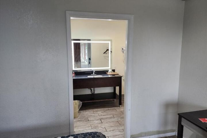 Room 11 of 16
