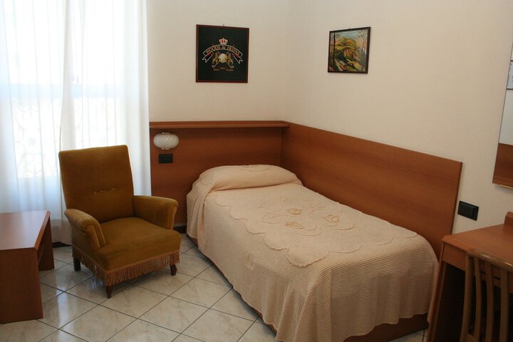 Room 4 of 50