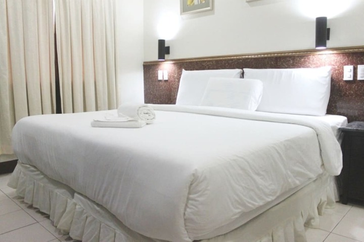 Room 10 of 65