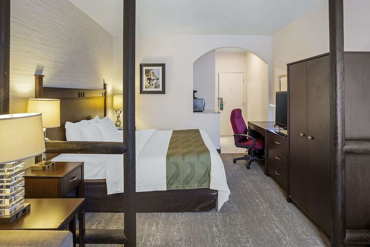 Room 15 of 33