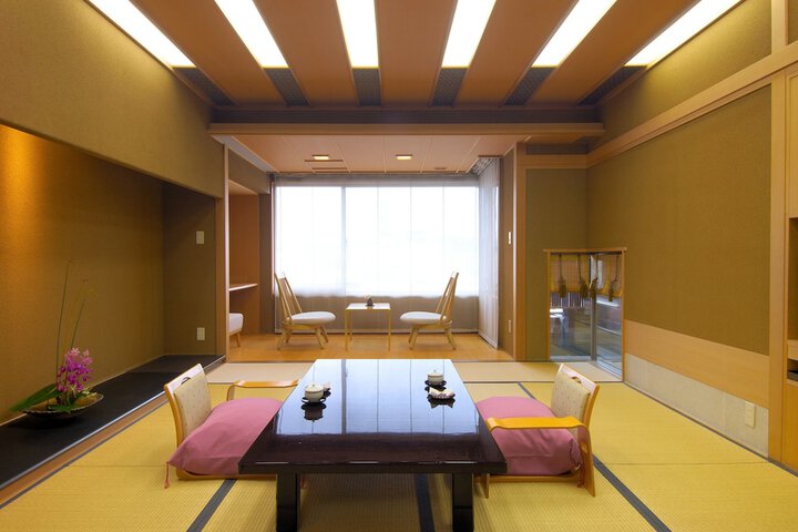 Room 12 of 40