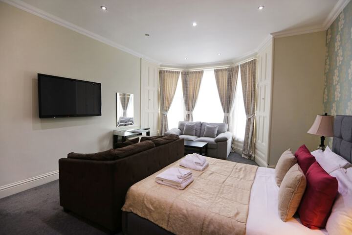 Room 16 of 32