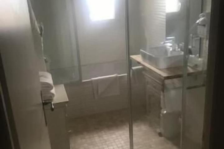 Room 25 of 62