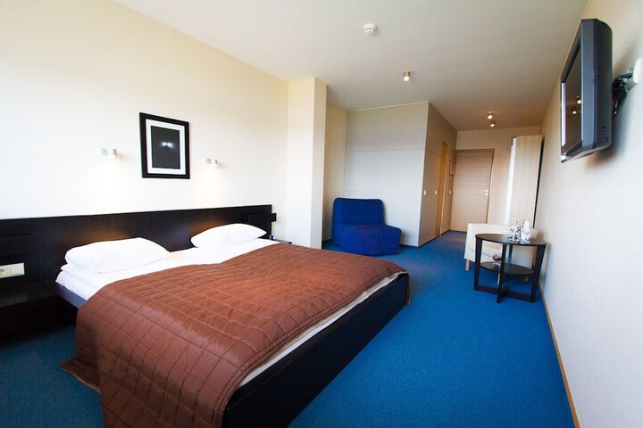 Room 13 of 36